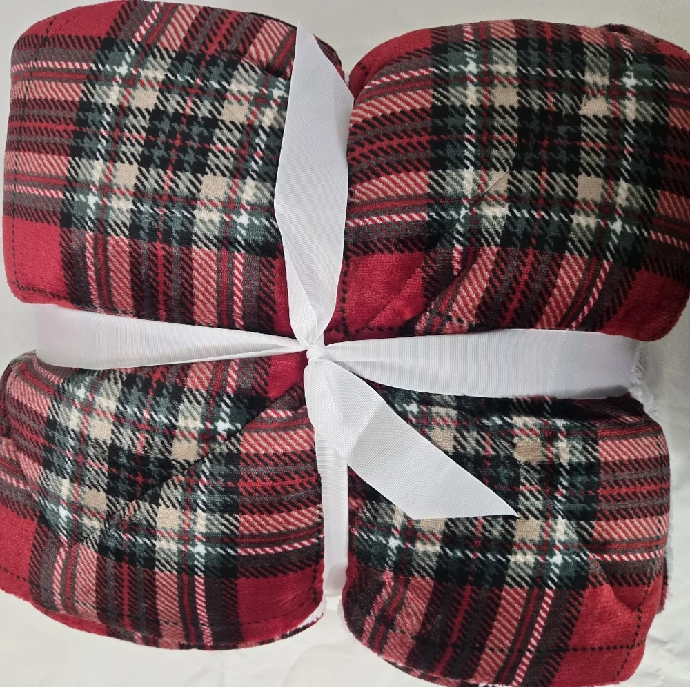 SHERAP Plaid Red and Black Holiday Throw Blanket REVERSIBLE NWT
